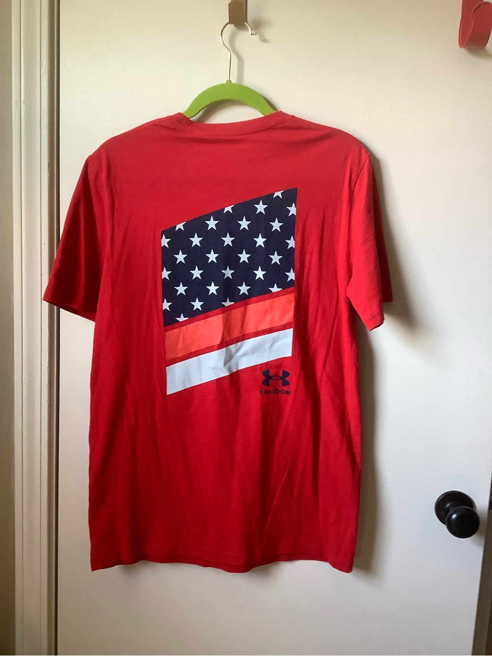 Under Armour Red Short-Sleeve Graphic Tee with Stars Sz.M